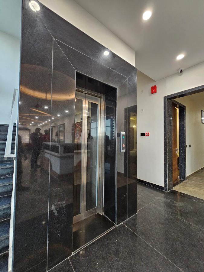 Rbs Hotel And Lawn Ayodhya Екстер'єр фото