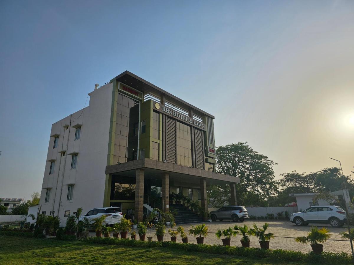 Rbs Hotel And Lawn Ayodhya Екстер'єр фото
