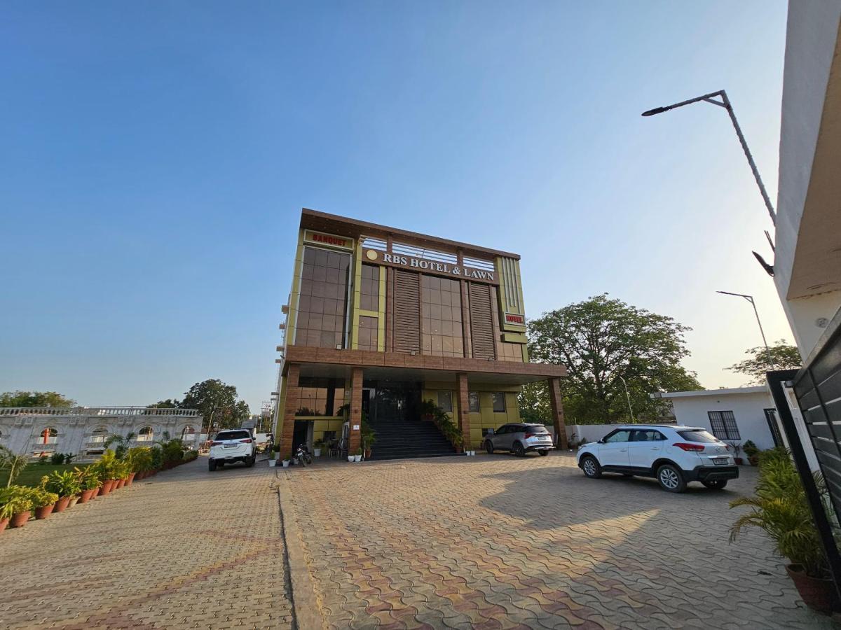 Rbs Hotel And Lawn Ayodhya Екстер'єр фото